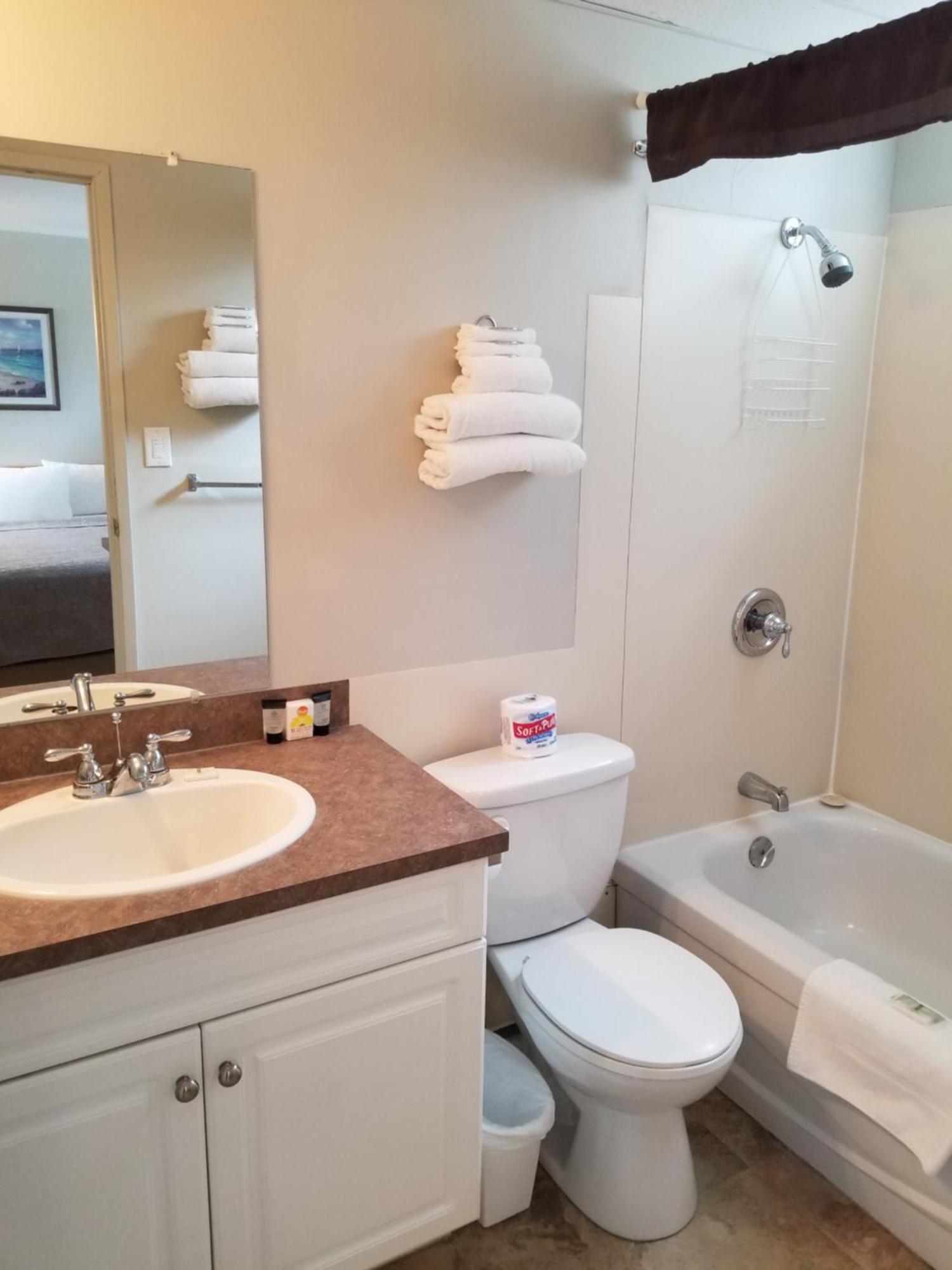 Osoyoos Lakeview Inn & Suites Room photo