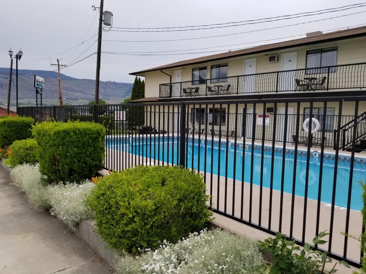 Osoyoos Lakeview Inn & Suites Exterior photo